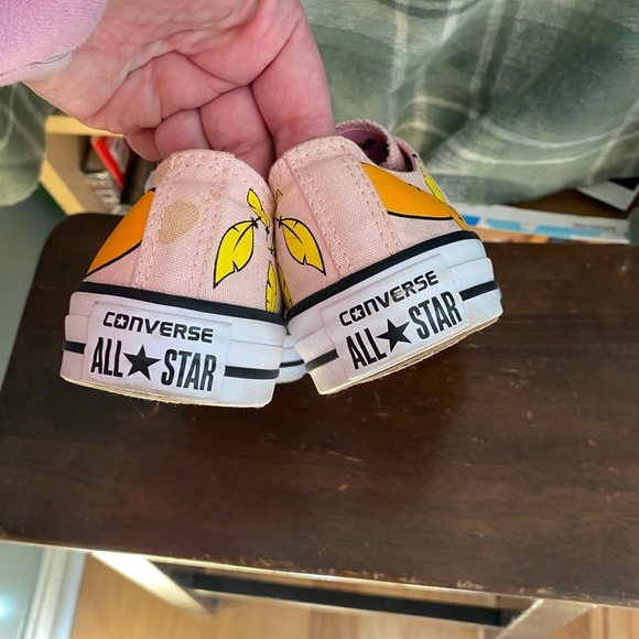 Looney Tunes x Chuck Taylor All Star Low 'Tweety' sneakers women’s 7 - Picture 4 of 8